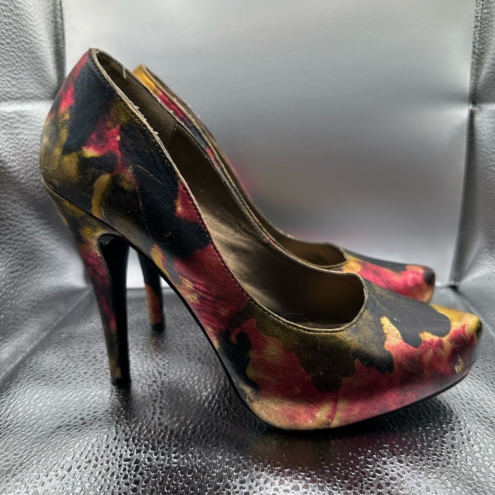 Steve Madden Luxe Multicolor Pumps – Size 7